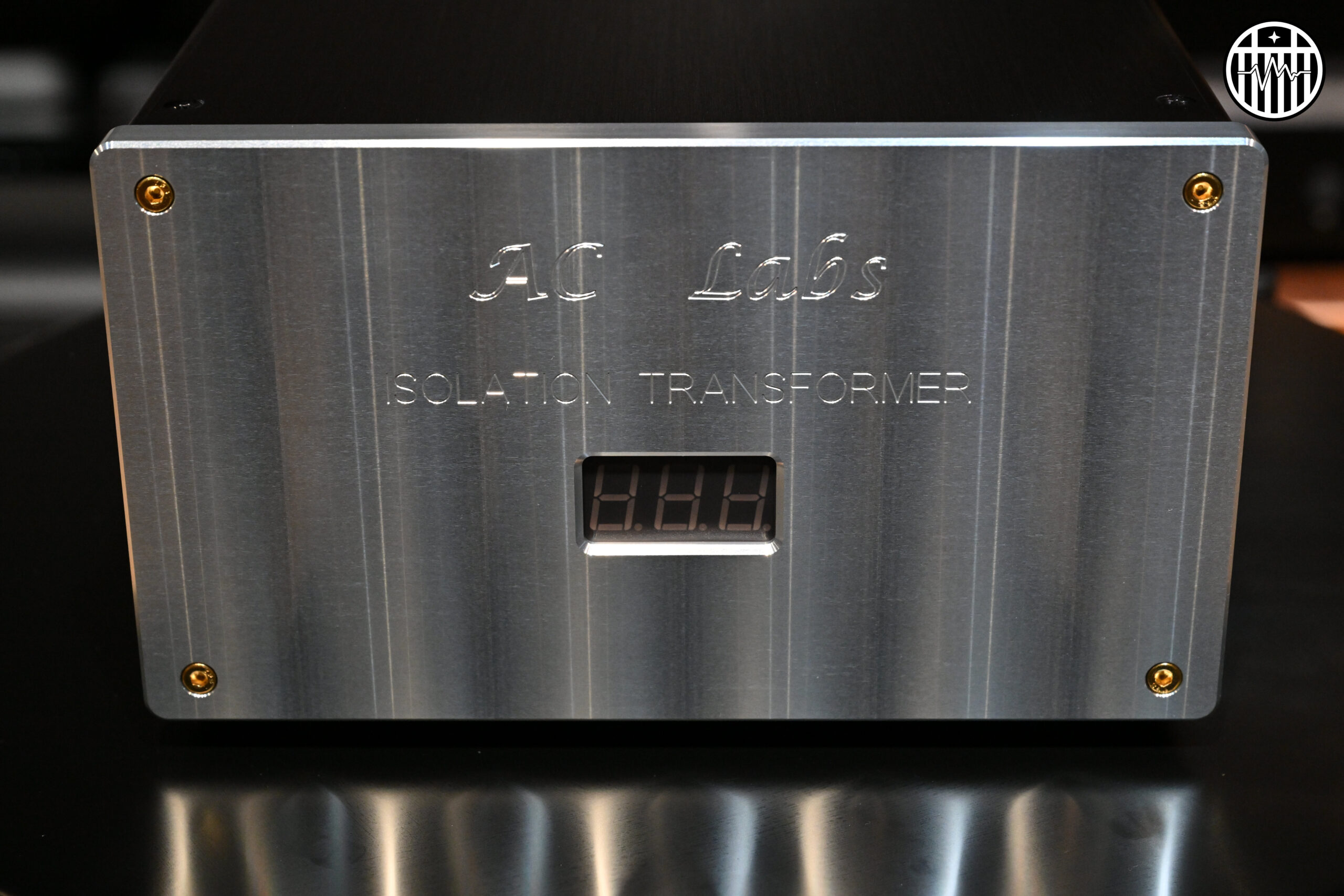 Read more about the article 【 AC Labs Toroidal 1500 “Golden Edition “ 正式亮相】