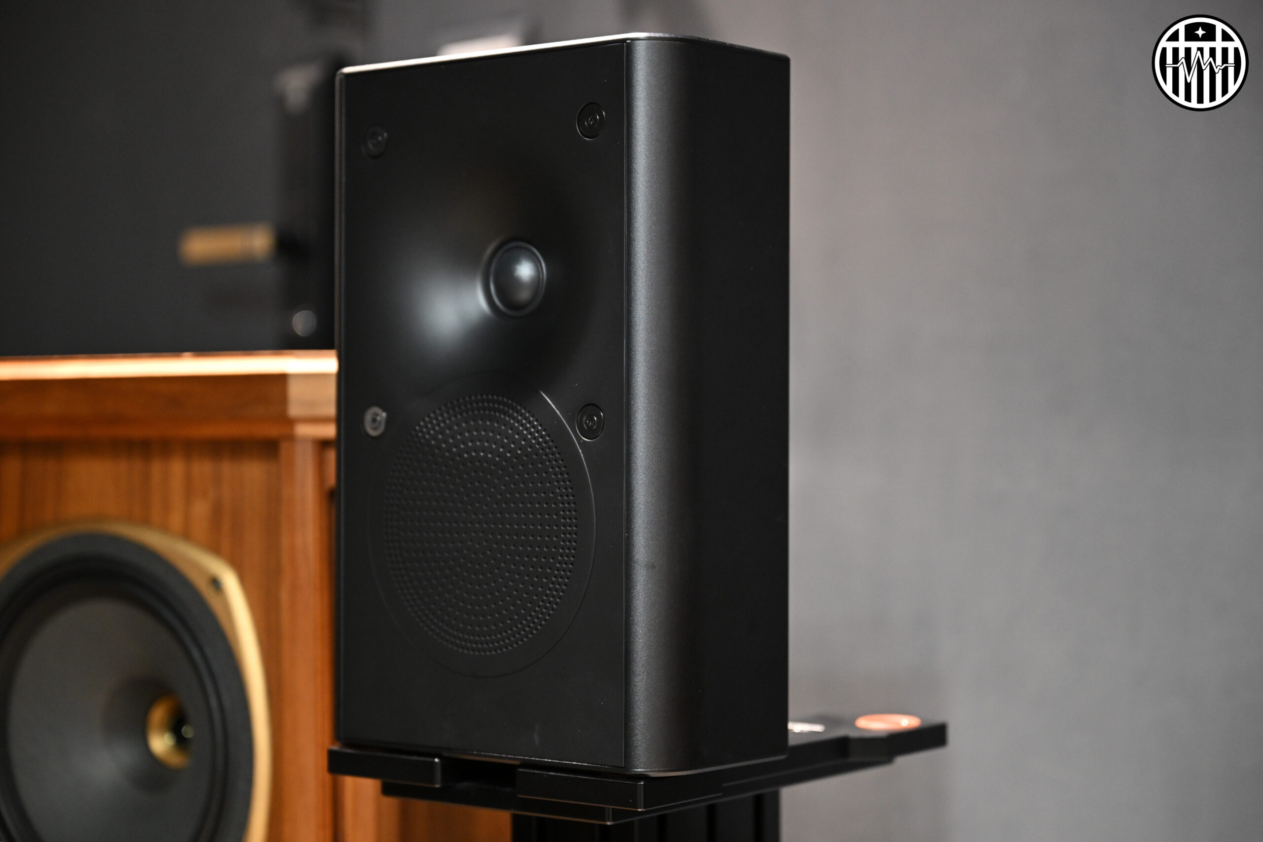 Read more about the article 【金屬箱體的新喇叭Perlisten X series】